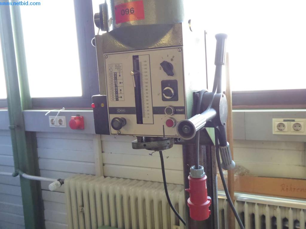 dobro vzdrževani stroji, delovna in pisarniška oprema
-2