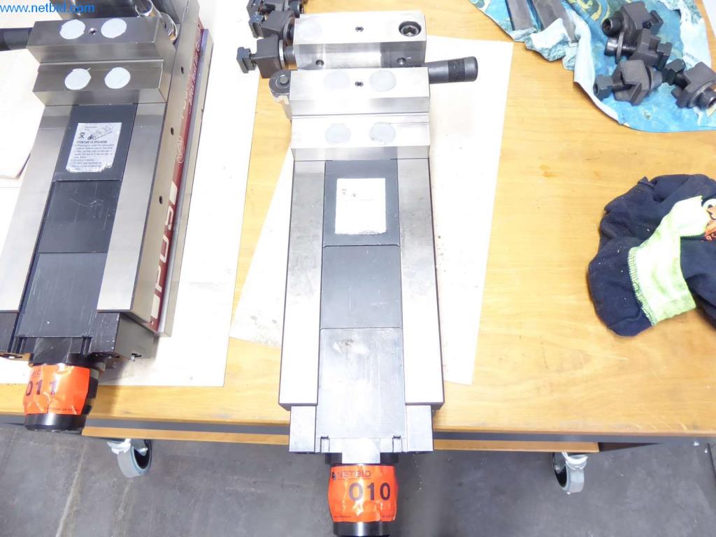 Dobře udržované stroje, provozní a kancelářské vybavení
-1