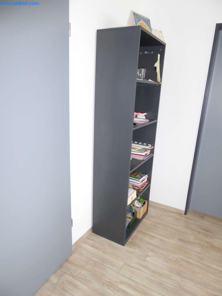 Máquinas, equipamento operacional e de escritório bem conservados
-2