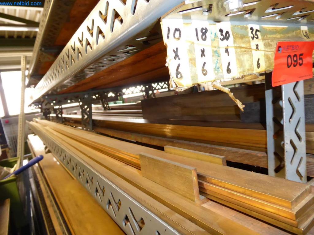 Dobře udržované stroje, provozní a kancelářské vybavení
-1