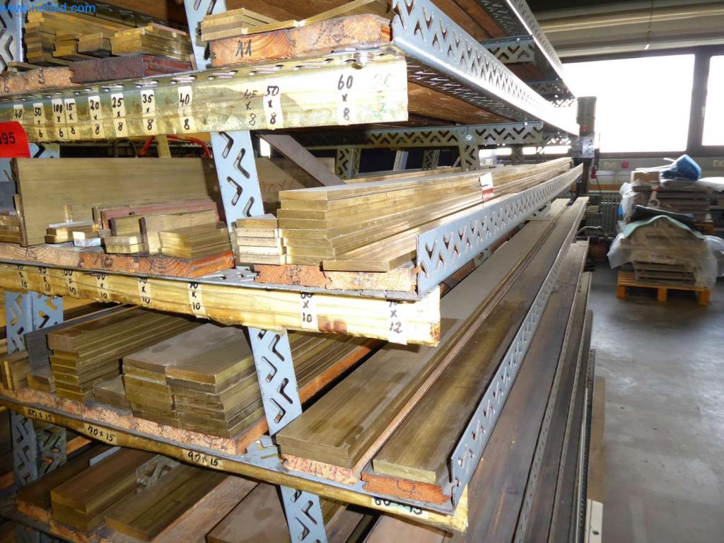 Dobře udržované stroje, provozní a kancelářské vybavení
-2