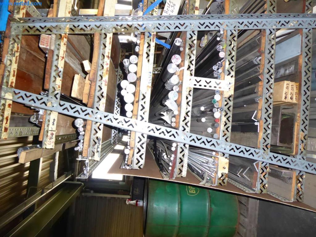 Dobře udržované stroje, provozní a kancelářské vybavení
-8