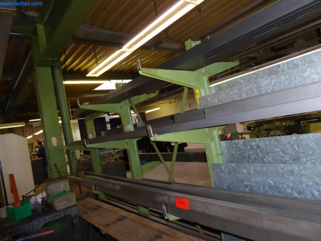 Dobře udržované stroje, provozní a kancelářské vybavení
-9