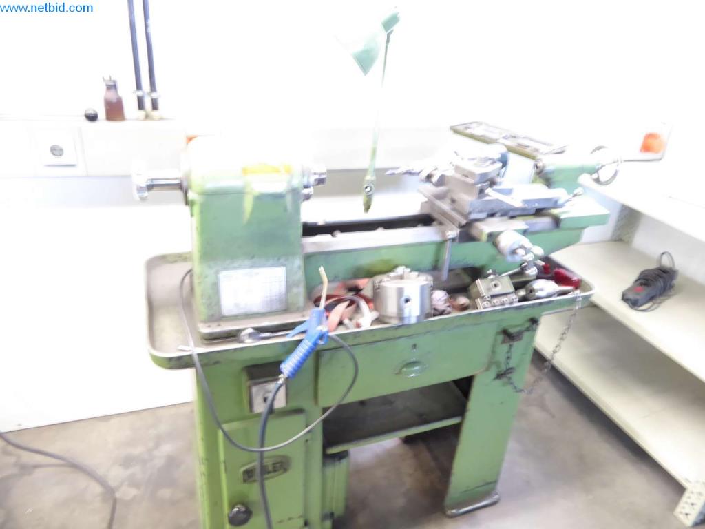 Dobře udržované stroje, provozní a kancelářské vybavení
-1