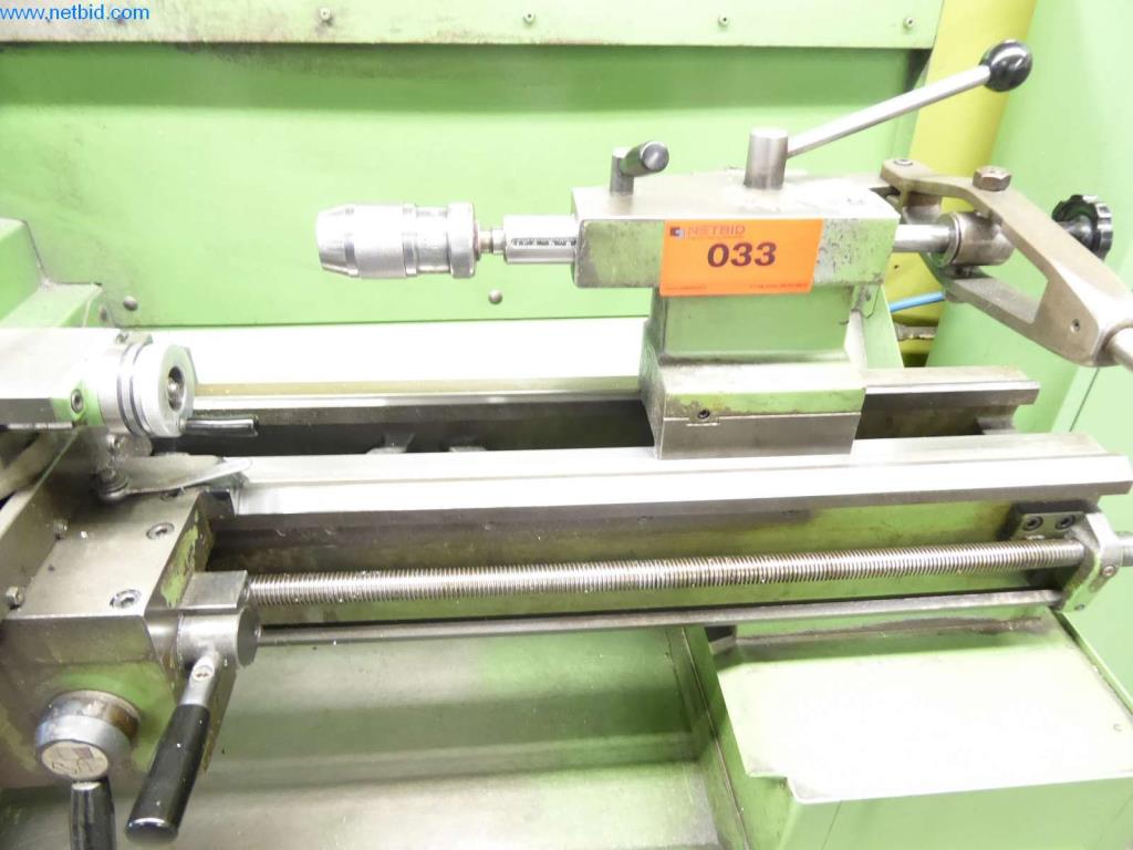 Dobře udržované stroje, provozní a kancelářské vybavení
-2