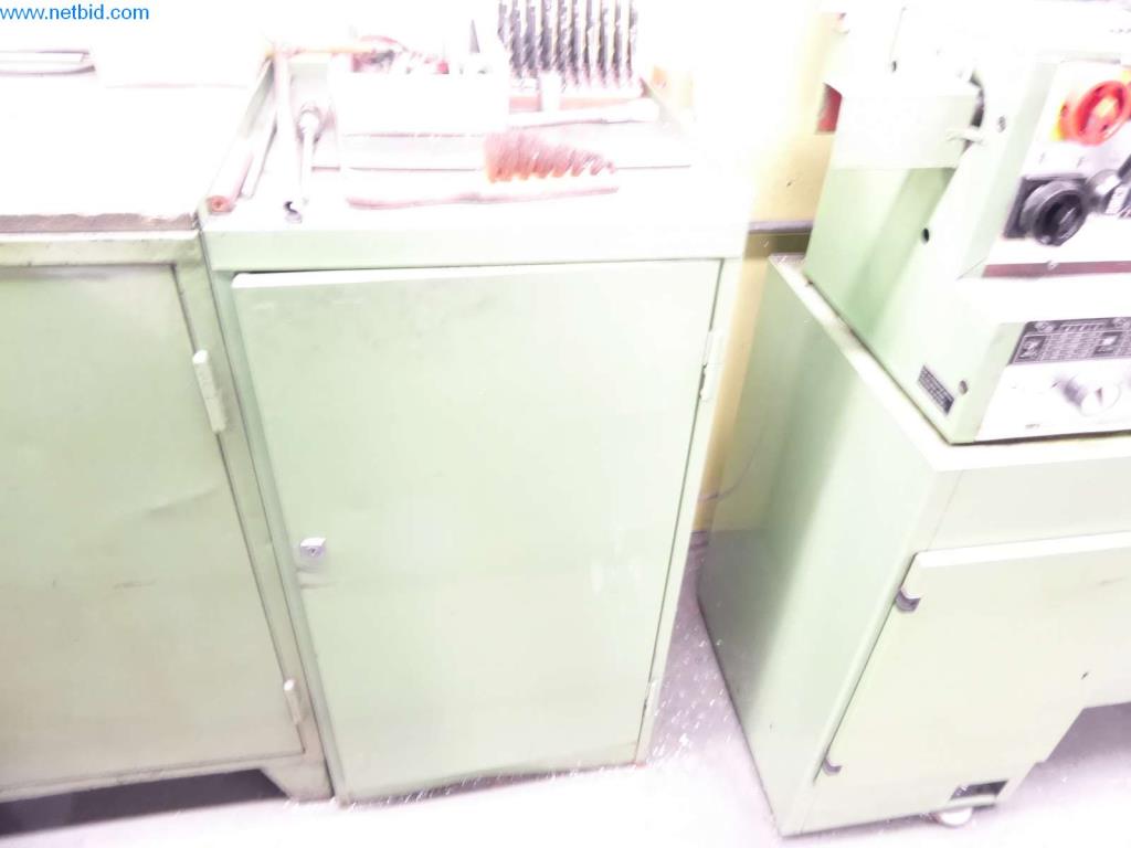 Dobře udržované stroje, provozní a kancelářské vybavení
-5