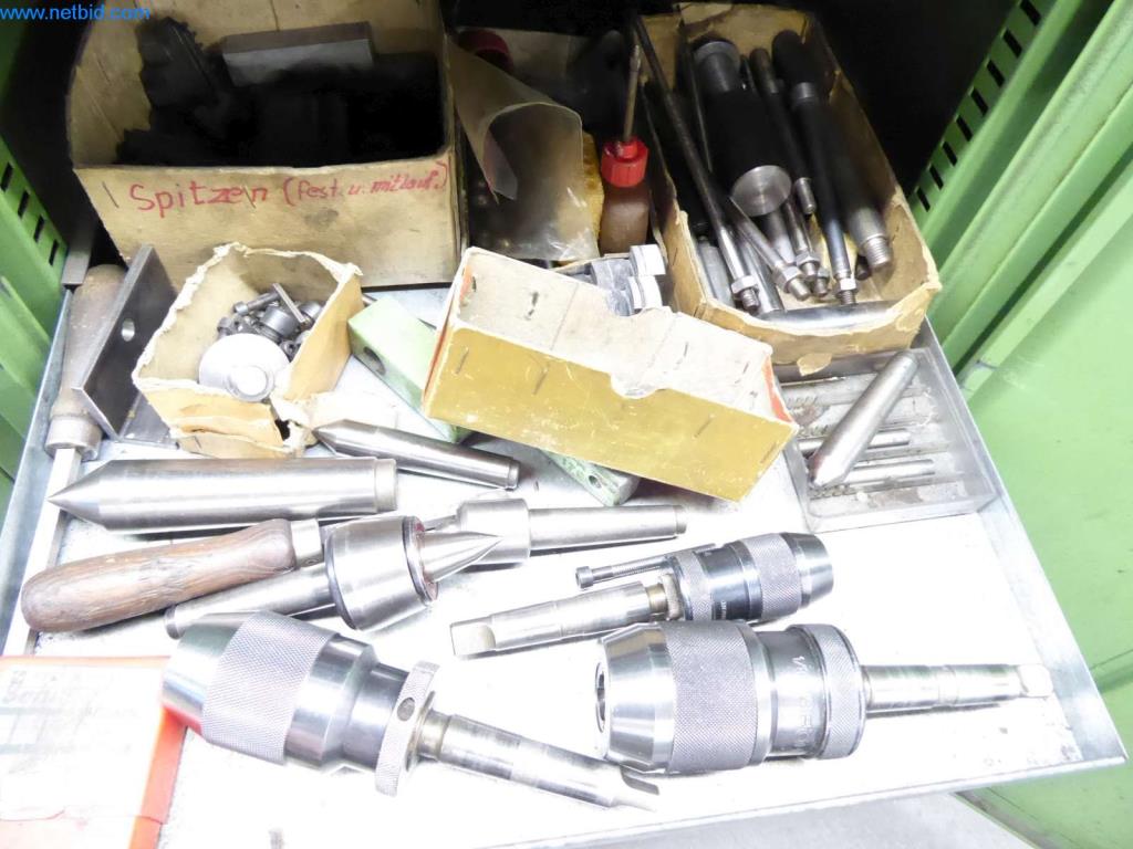 Dobře udržované stroje, provozní a kancelářské vybavení
-6