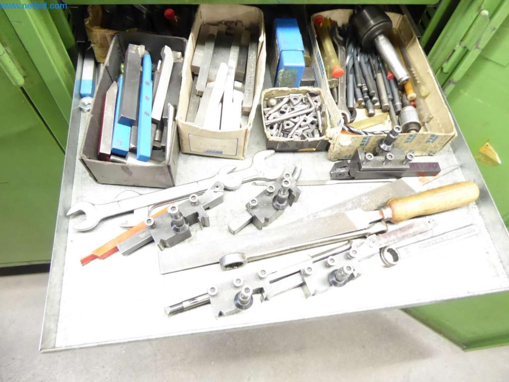 Dobře udržované stroje, provozní a kancelářské vybavení
-8