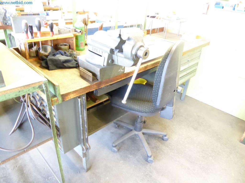 Dobře udržované stroje, provozní a kancelářské vybavení
-3