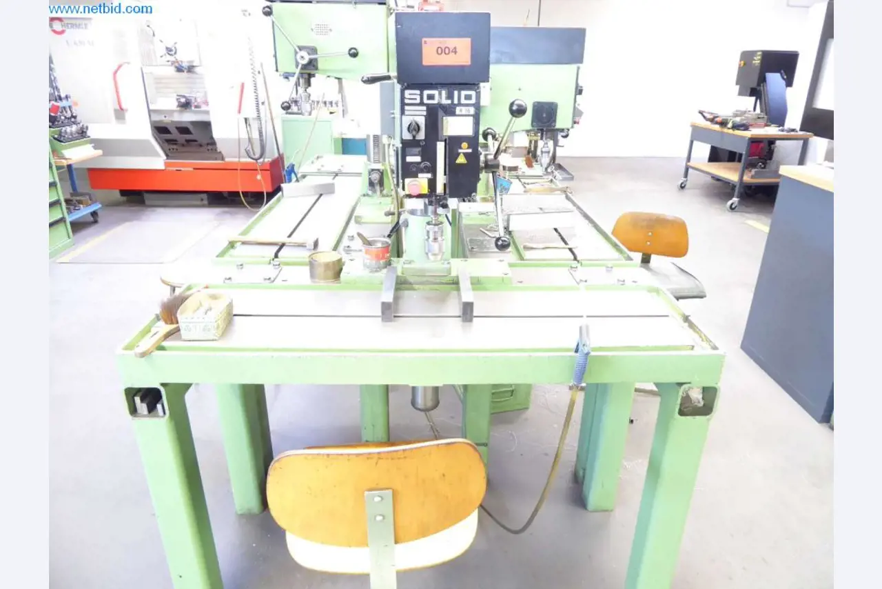 Máquinas, equipamento operacional e de escritório bem conservados
-1