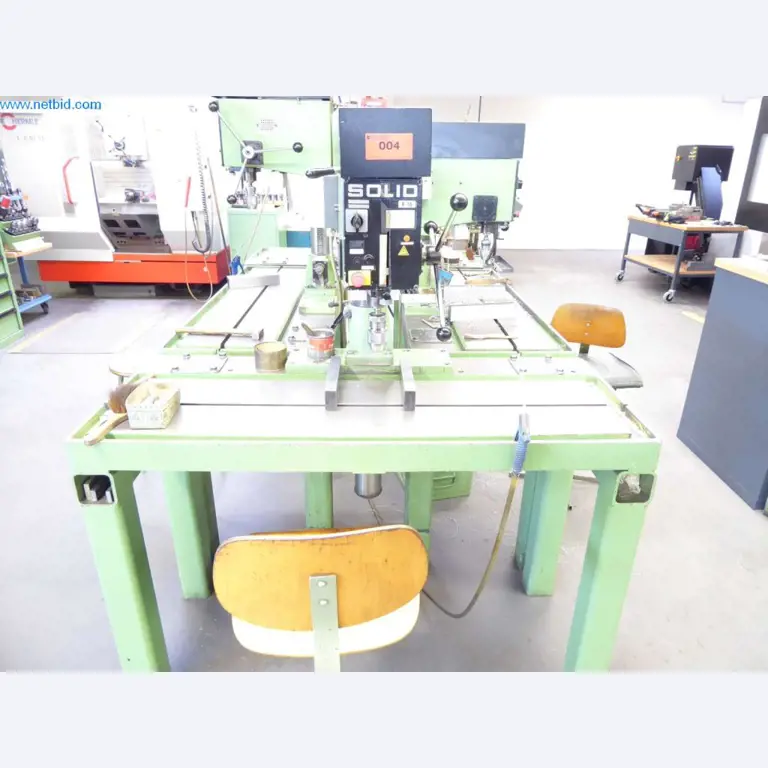 Máquinas, equipamento operacional e de escritório bem conservados
-1