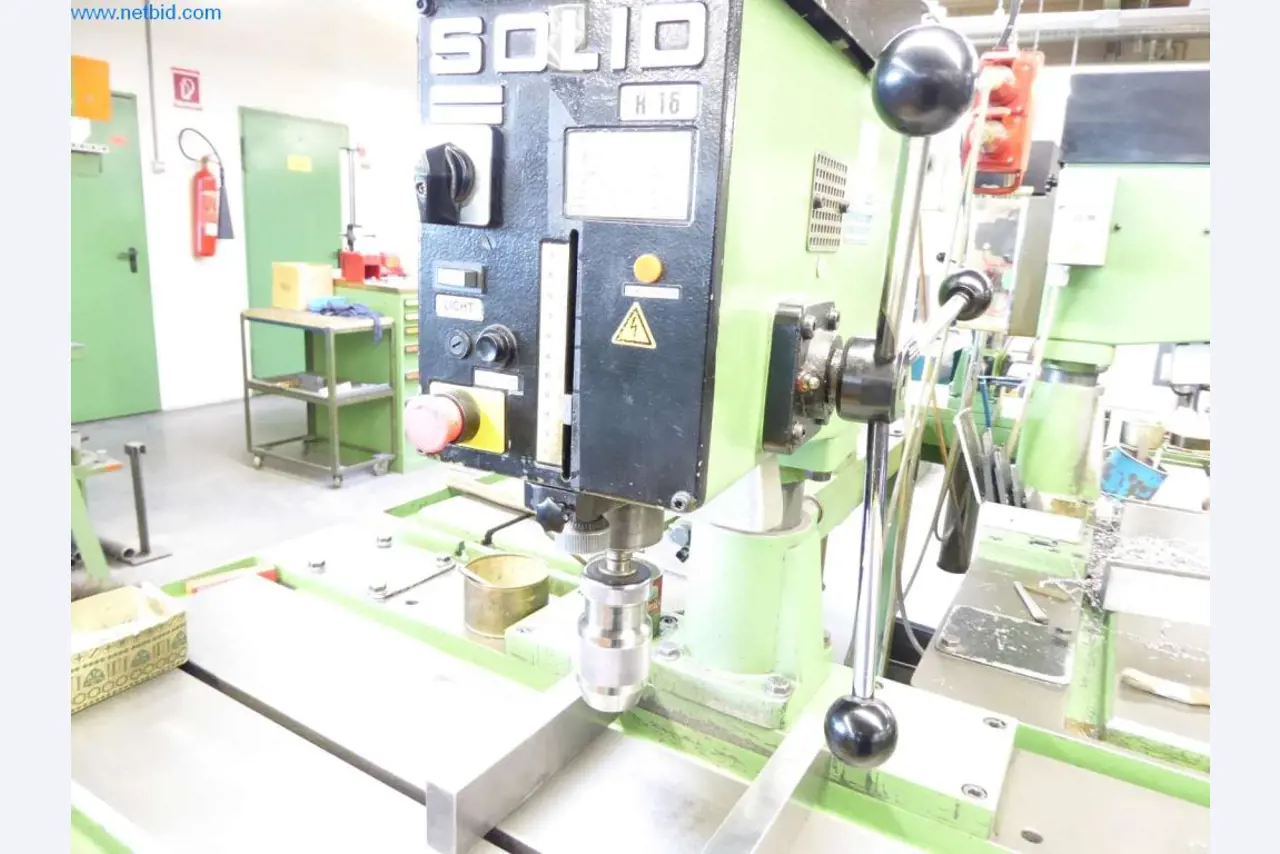 Máquinas, equipamento operacional e de escritório bem conservados
-2