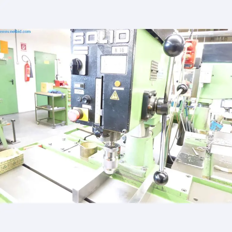 Máquinas, equipamento operacional e de escritório bem conservados
-2