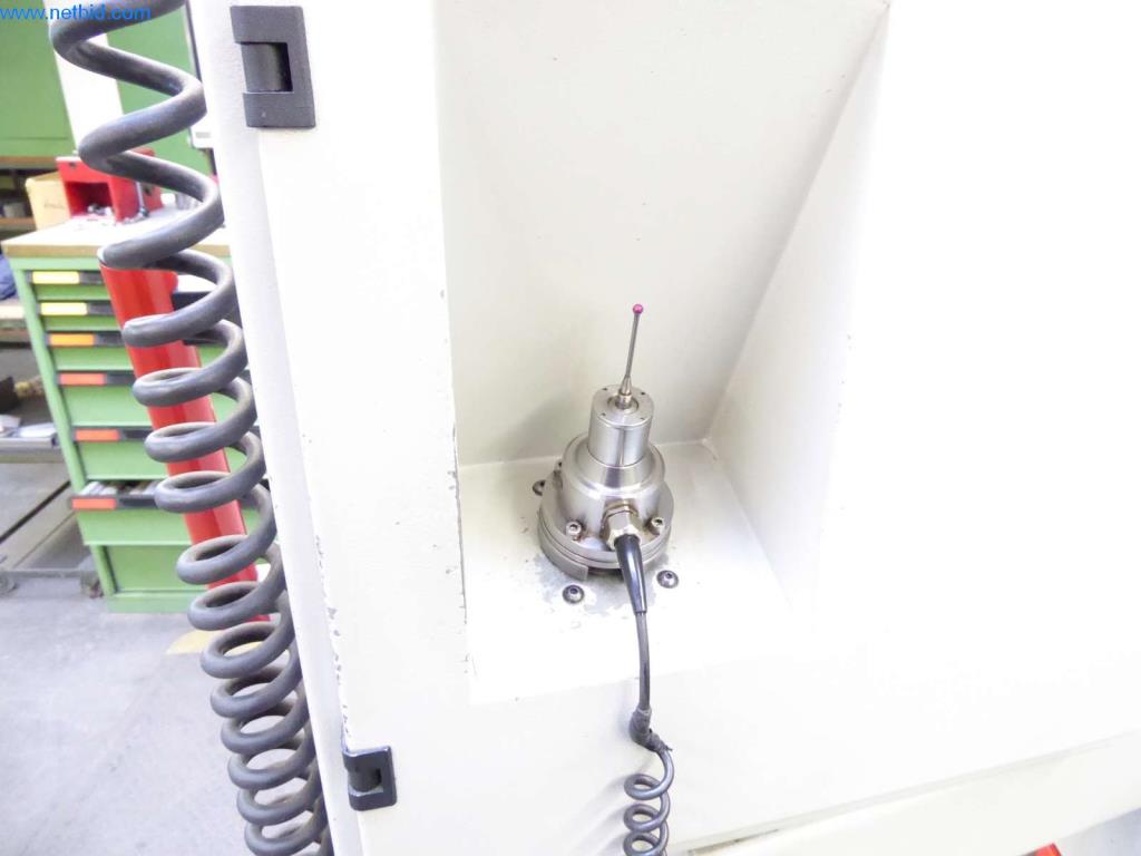 Maquinaria, equipos operativos y de oficina bien mantenidos
-3