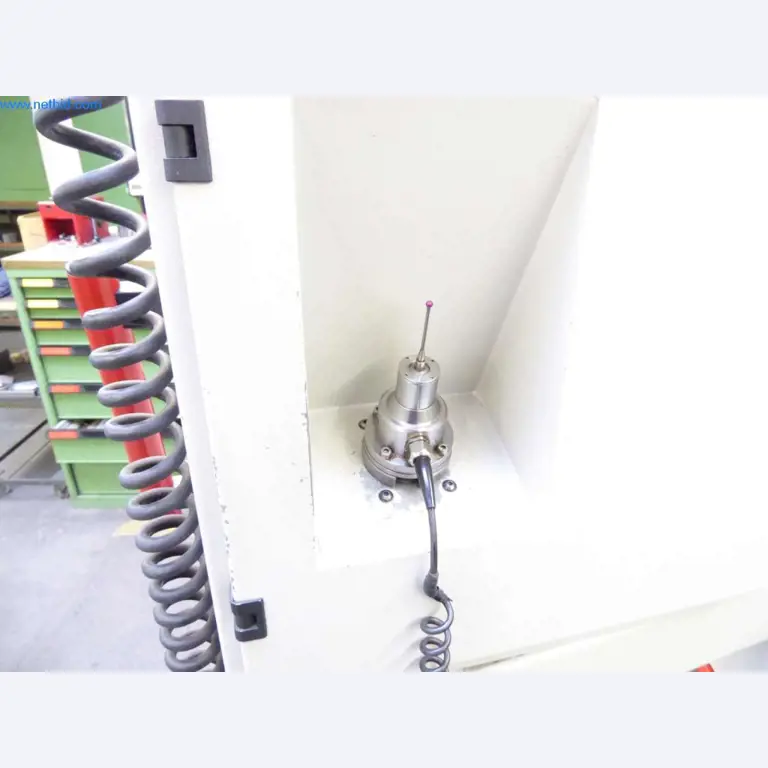 Máquinas, equipamento operacional e de escritório bem conservados
-3