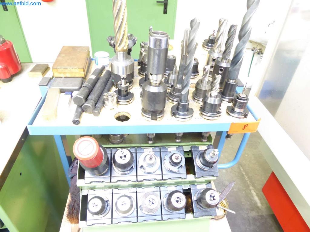 Maquinaria, equipos operativos y de oficina bien mantenidos
-5