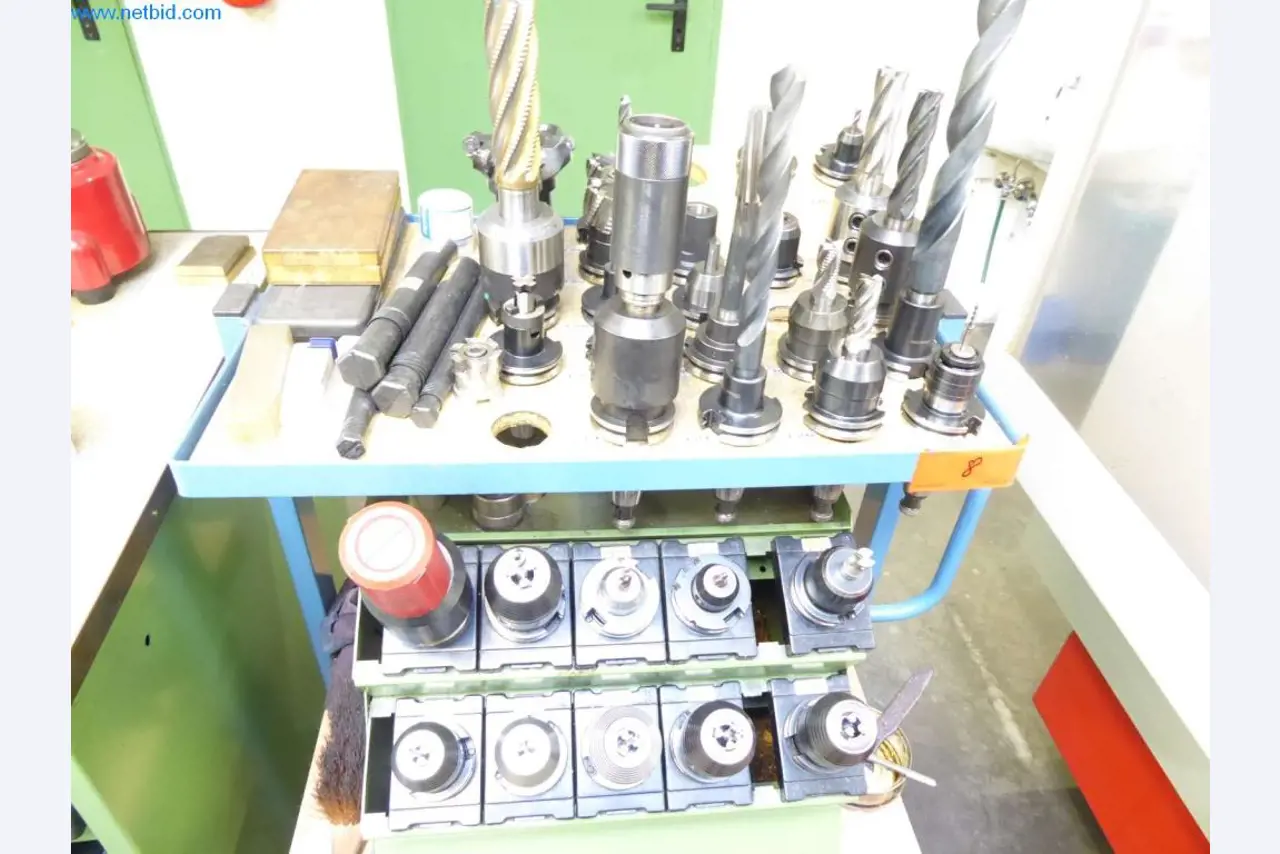 Máquinas, equipamento operacional e de escritório bem conservados
-5