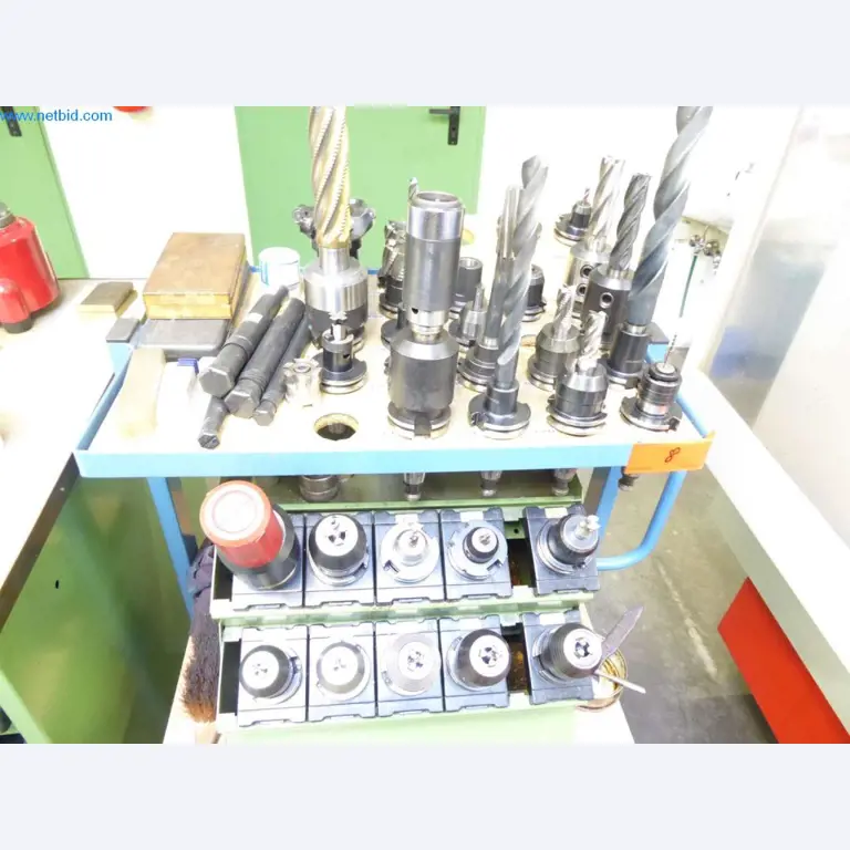 Máquinas, equipamento operacional e de escritório bem conservados
-5