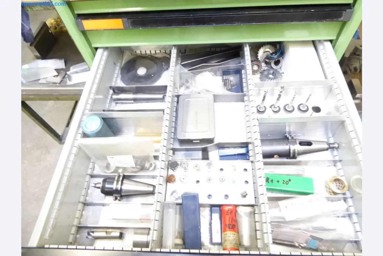 Máquinas, equipamento operacional e de escritório bem conservados
-7