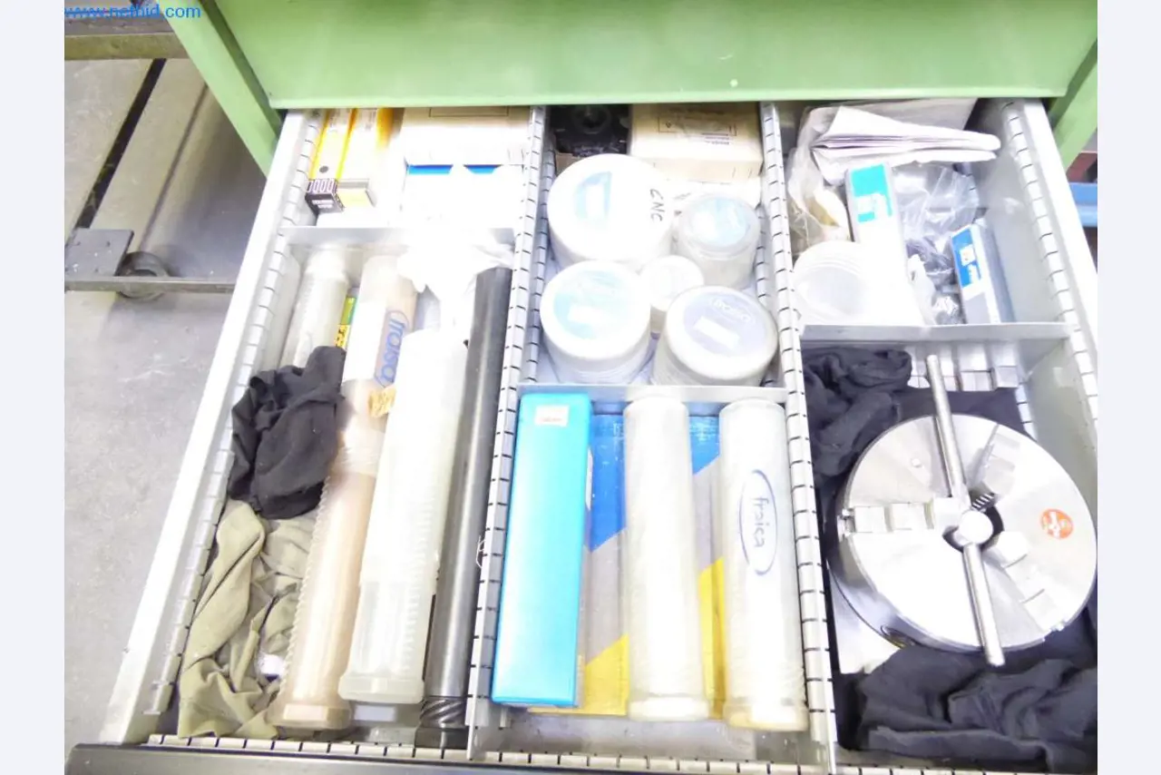 Máquinas, equipamento operacional e de escritório bem conservados
-8