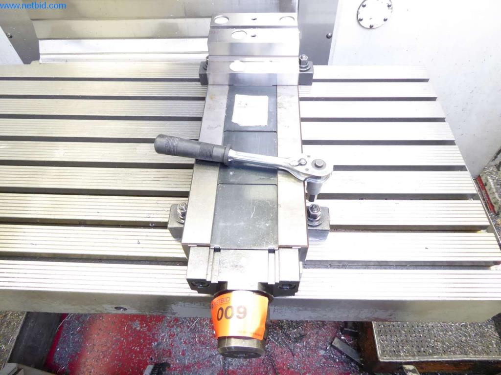 Dobře udržované stroje, provozní a kancelářské vybavení
-1