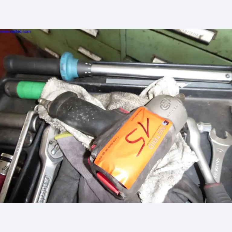 Werkstatt-, Betriebs-, Büro-, Verkaufsraumausstattung einer KFZ-Werkstatt / Autohaus-2