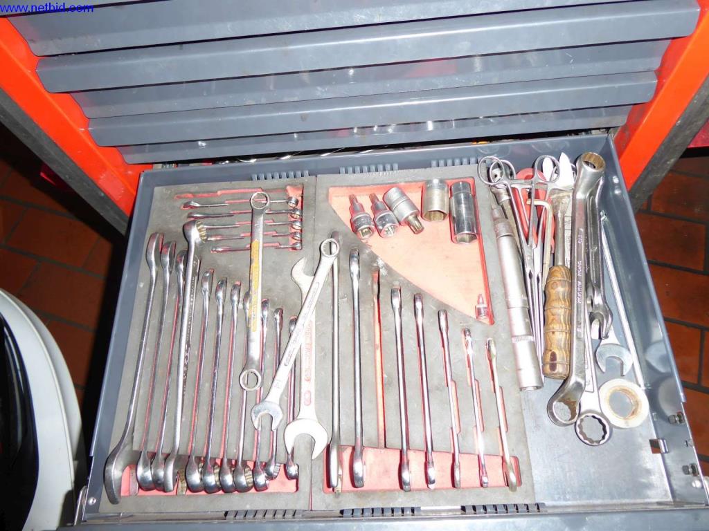 Equipamiento de taller, fábrica, oficina y sala de ventas para un taller / concesionario de automóviles-4