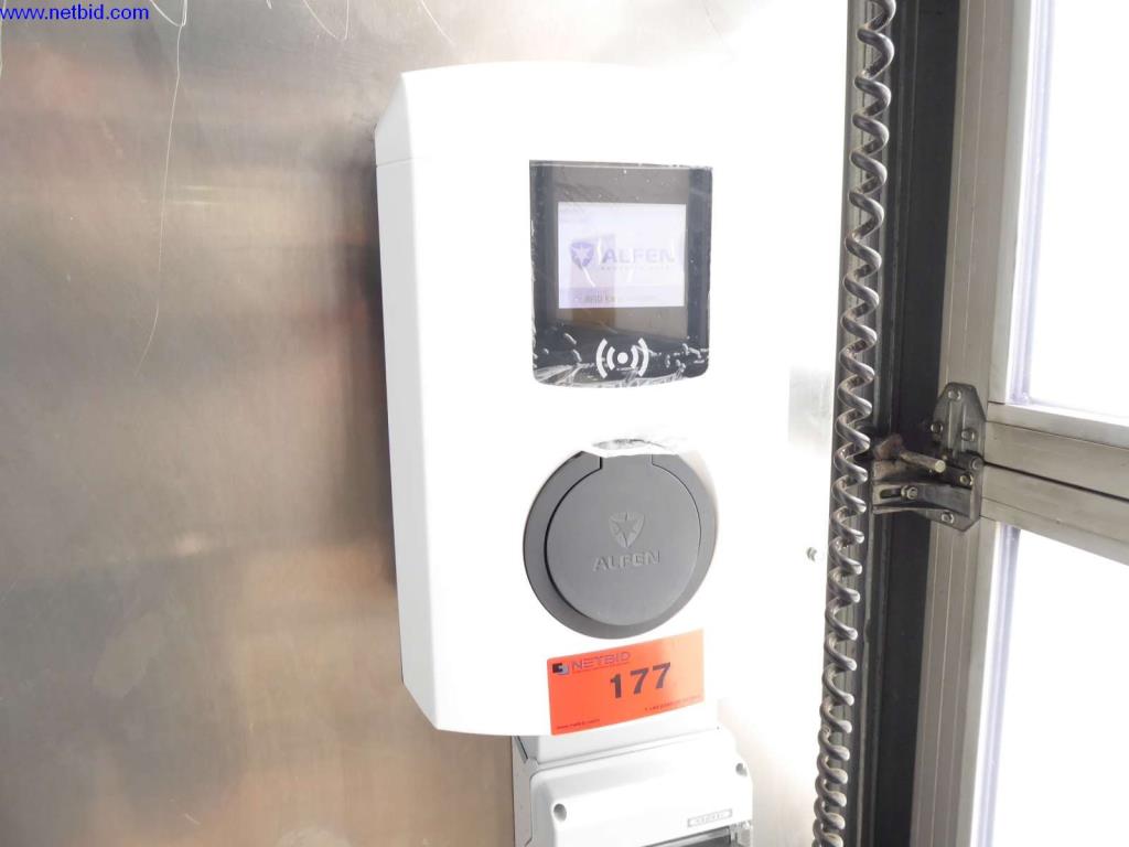 Equipamento de oficina, fábrica, escritório e sala de vendas para uma oficina de automóveis / concessionário de automóveis-1