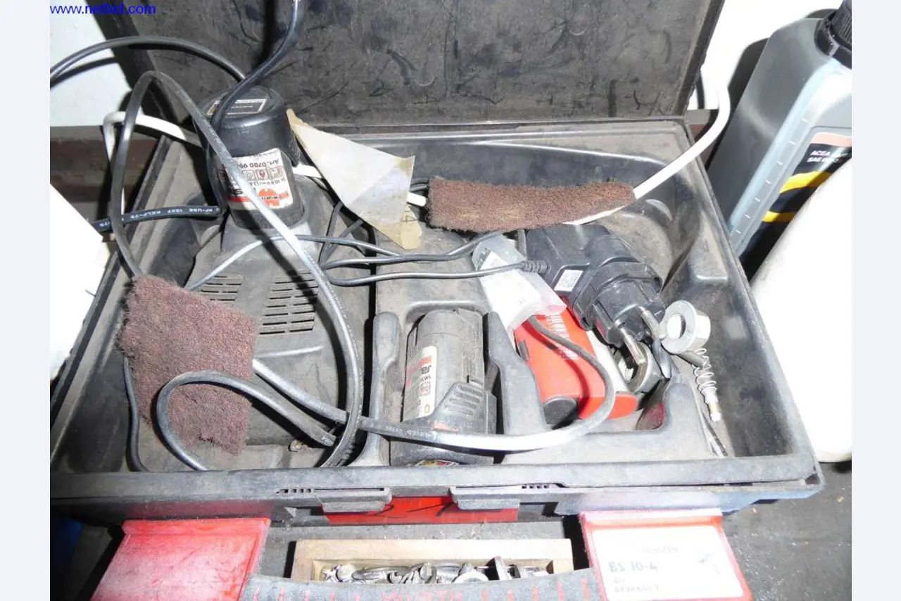 Equipamiento de taller, fábrica, oficina y sala de ventas para un taller / concesionario de automóviles-2
