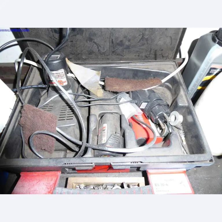 Equipamiento de taller, fábrica, oficina y sala de ventas para un taller / concesionario de automóviles-2