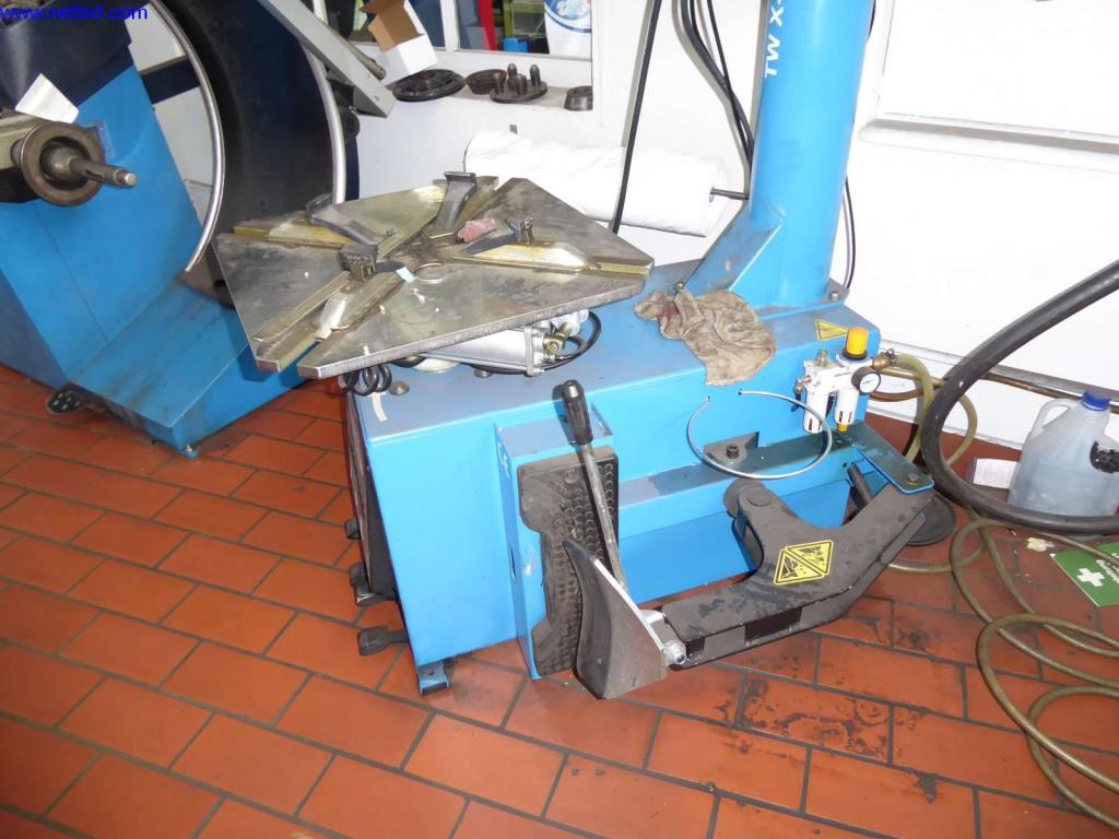 Werkstatt-, Betriebs-, Büro-, Verkaufsraumausstattung einer KFZ-Werkstatt / Autohaus-2