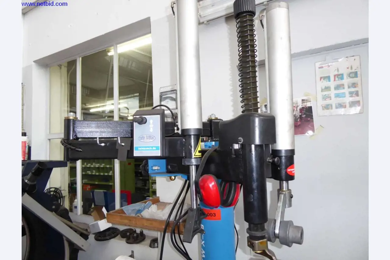 Werkstatt-, Betriebs-, Büro-, Verkaufsraumausstattung einer KFZ-Werkstatt / Autohaus-3