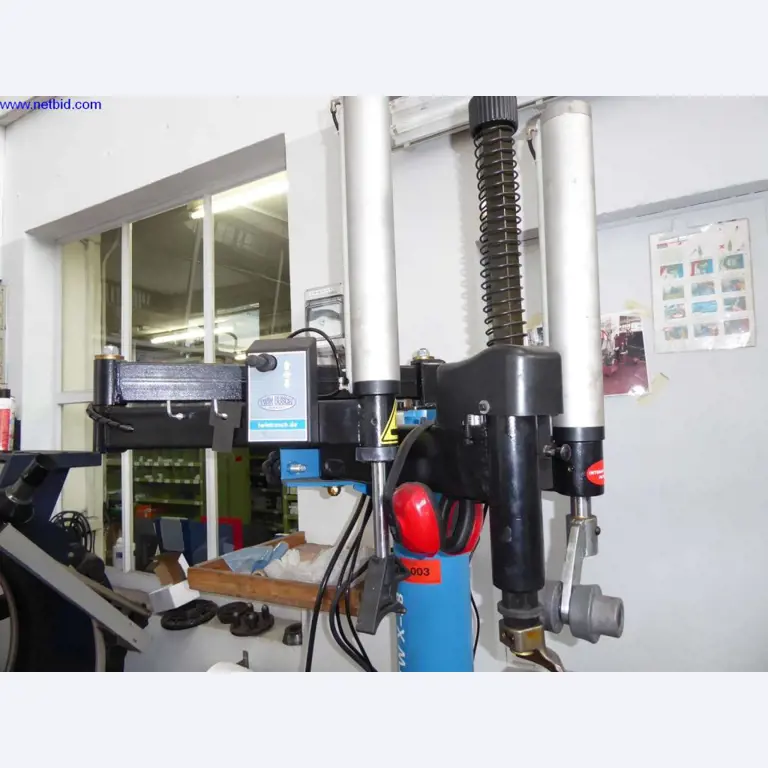 Werkstatt-, Betriebs-, Büro-, Verkaufsraumausstattung einer KFZ-Werkstatt / Autohaus-3
