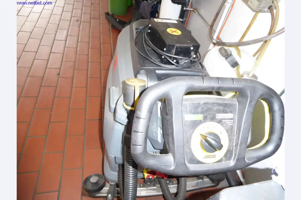 Equipamiento de taller, fábrica, oficina y sala de ventas para un taller / concesionario de automóviles-2