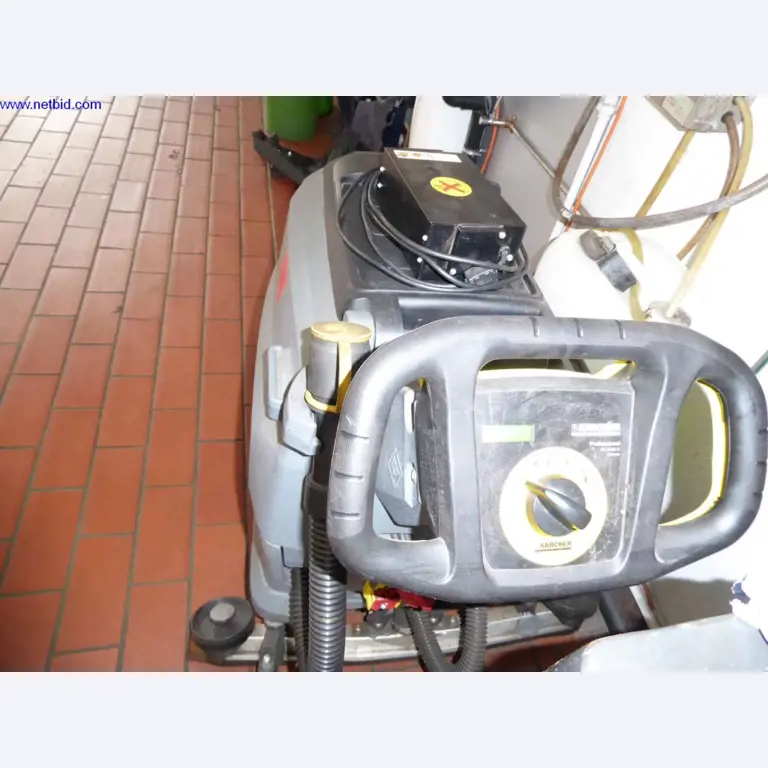Equipamiento de taller, fábrica, oficina y sala de ventas para un taller / concesionario de automóviles-2