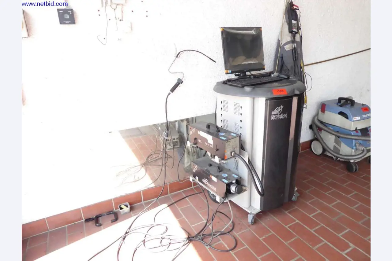 Equipamiento de taller, fábrica, oficina y sala de ventas para un taller / concesionario de automóviles-1