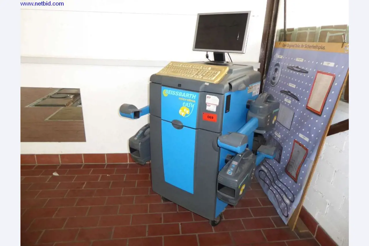 Equipamiento de taller, fábrica, oficina y sala de ventas para un taller / concesionario de automóviles-1