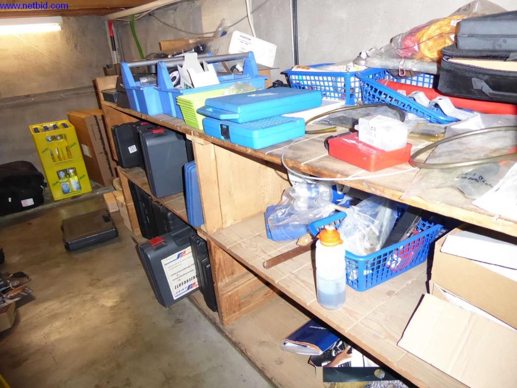 Equipamento de oficina, fábrica, escritório e sala de vendas para uma oficina de automóveis / concessionário de automóveis-1