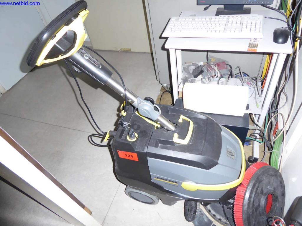 Equipamento de oficina, fábrica, escritório e sala de vendas para uma oficina de automóveis / concessionário de automóveis-1