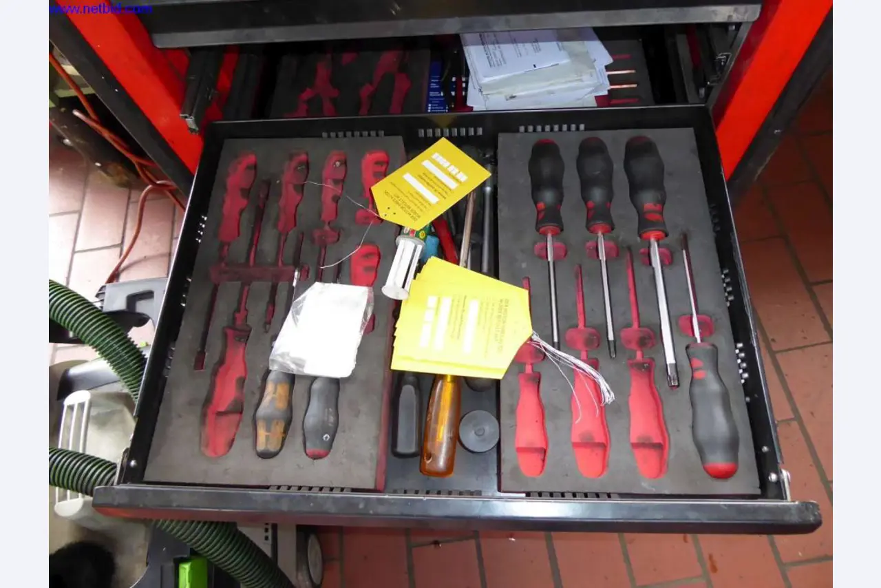 Vybavení dílny, továrny, kanceláře a prodejny pro autoservis / prodejce automobilů-2