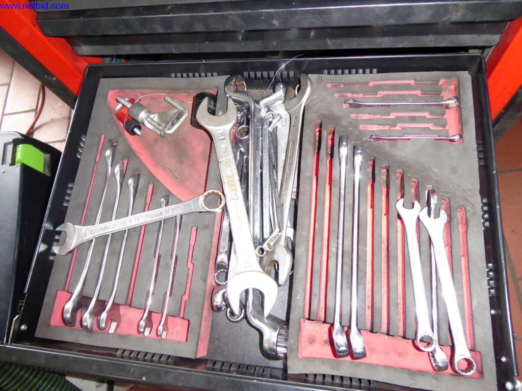 Vybavení dílny, továrny, kanceláře a prodejny pro autoservis / prodejce automobilů-3