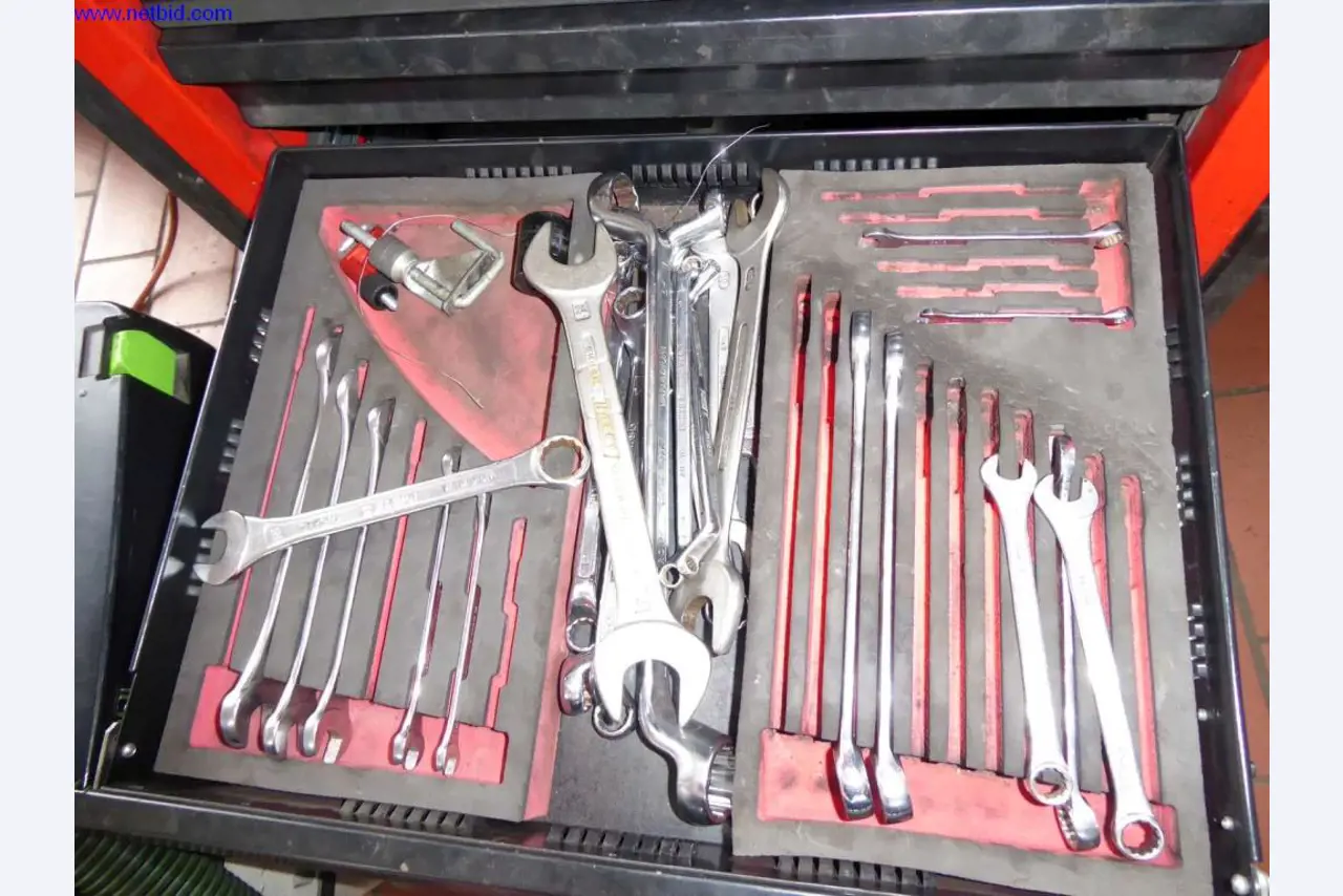 Vybavení dílny, továrny, kanceláře a prodejny pro autoservis / prodejce automobilů-3