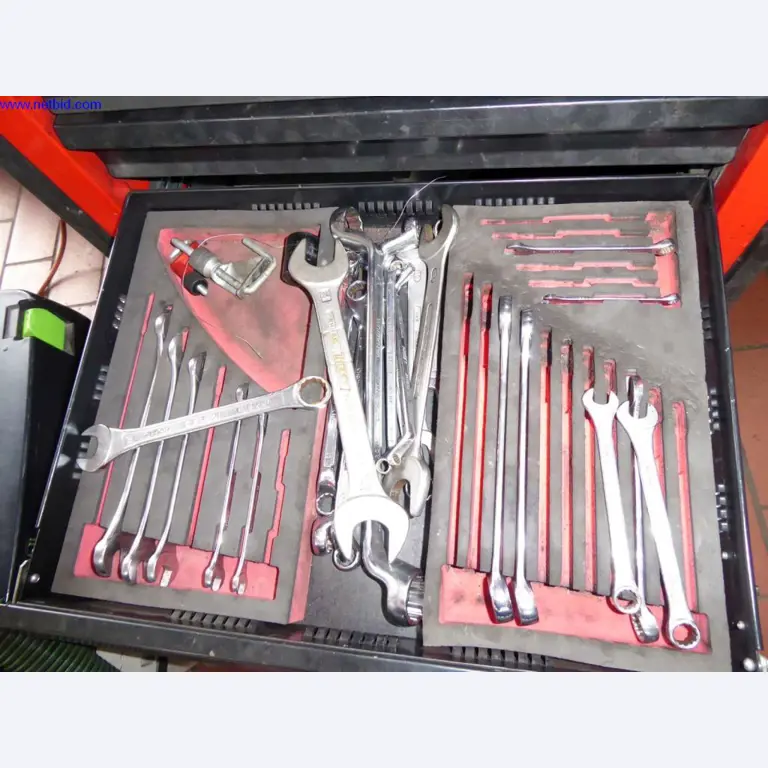 Vybavení dílny, továrny, kanceláře a prodejny pro autoservis / prodejce automobilů-3