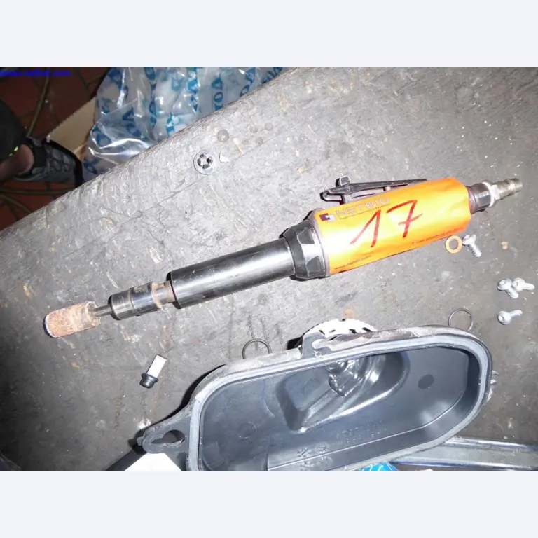 Vybavení dílny, továrny, kanceláře a prodejny pro autoservis / prodejce automobilů-4