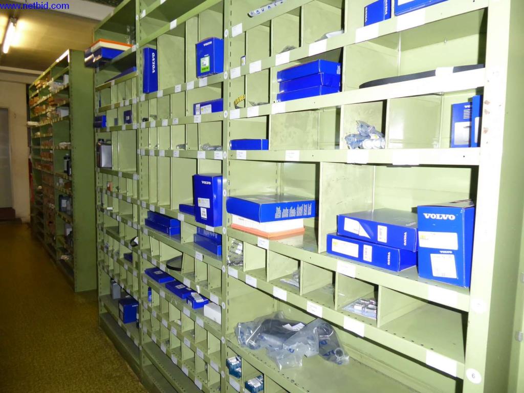 Equipamiento de taller, fábrica, oficina y sala de ventas para un taller / concesionario de automóviles-1