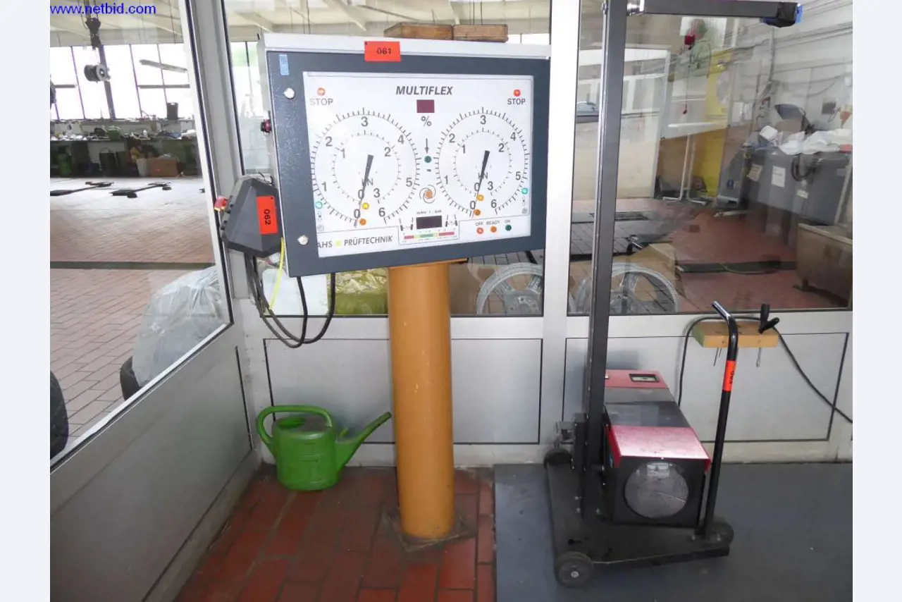 Equipamiento de taller, fábrica, oficina y sala de ventas para un taller / concesionario de automóviles-1