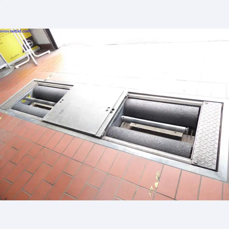 Equipamiento de taller, fábrica, oficina y sala de ventas para un taller / concesionario de automóviles-2