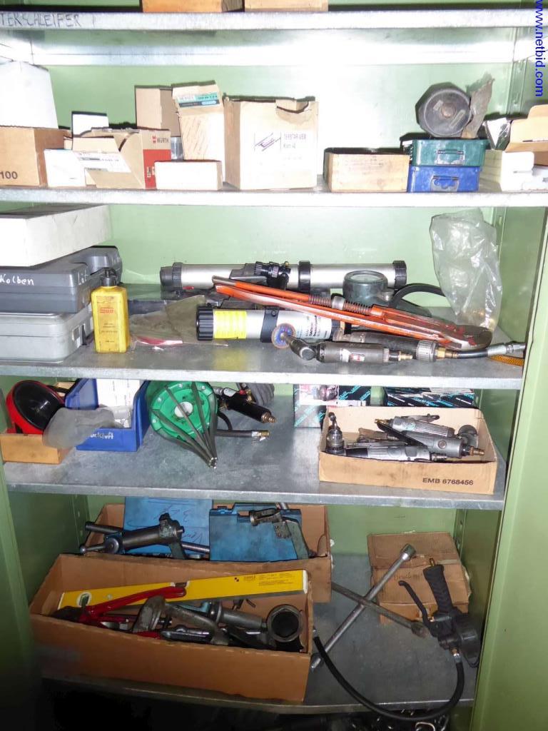 Equipamento de oficina, fábrica, escritório e sala de vendas para uma oficina de automóveis / concessionário de automóveis-2