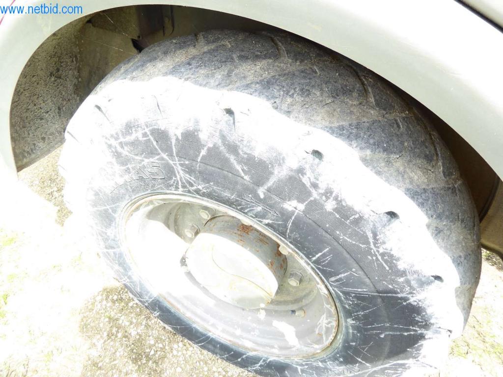 Máquinas de una empresa de construcción-12