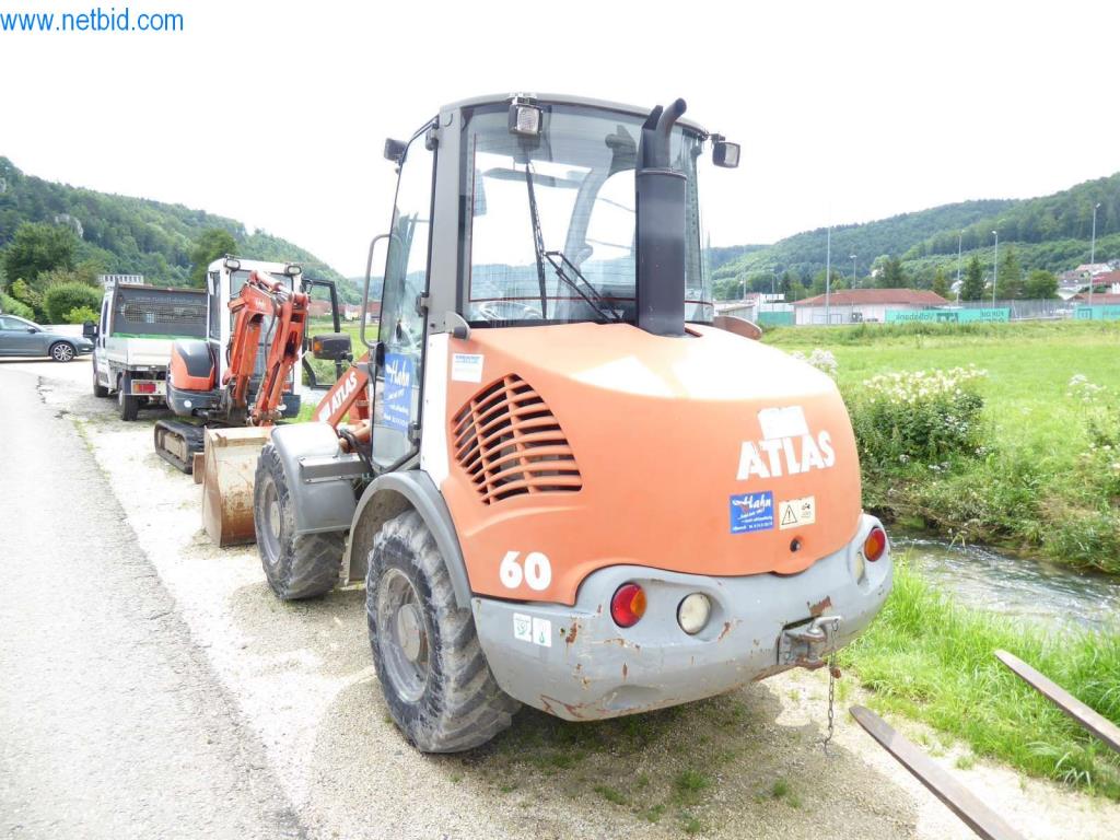 Máquinas de una empresa de construcción-8